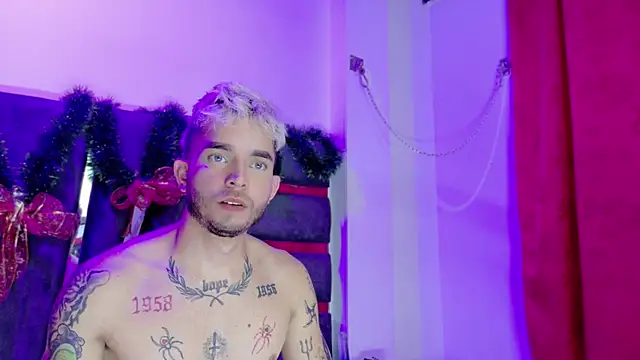 AliceandMax online show from January 4, 2025, 4:32 pm