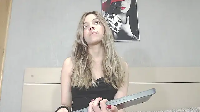 andreau18 online show from January 8, 2025, 2:03 pm