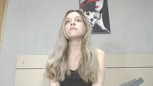 andreau18 online show from February 18, 2025, 1:33 pm