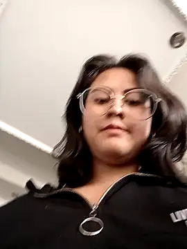 lara moon25 online show from December 10, 2024, 6:38 pm