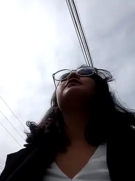 lara moon25 online show from December 13, 2024, 7:10 pm