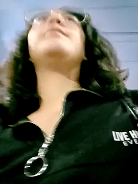 lara moon25 online show from December 29, 2024, 11:18 pm