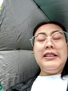 lara moon25 online show from March 18, 2025, 7:53 pm