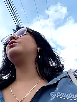 lara moon25 online show from November 21, 2025, 7:34 pm