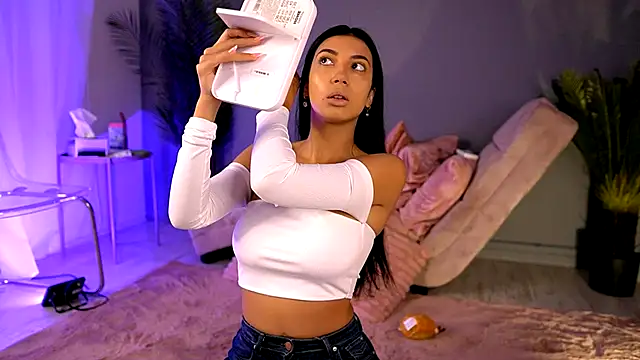 BetsyGonzale online show from September 11, 2025, 4:12 am