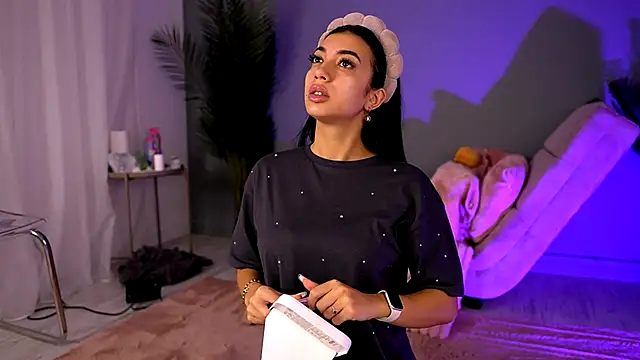 BetsyGonzale online show from October 16, 2025, 4:02 am