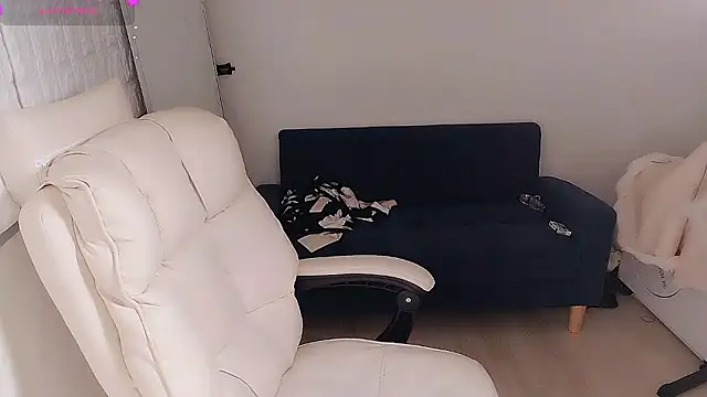 who Lilly online show from September 21, 2025, 6:04 am