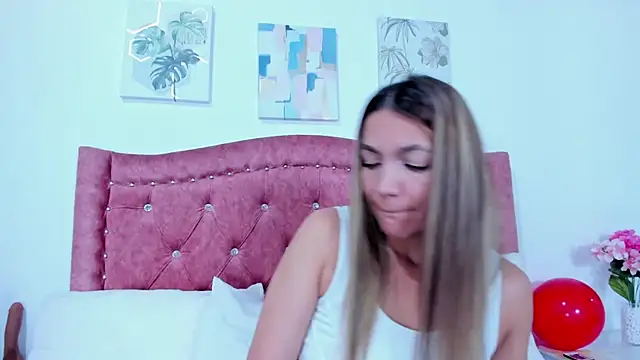 Mia Malkovaa  online show from January 8, 2025, 4:33 pm