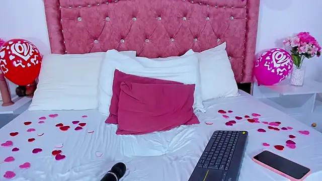 Mia Malkovaa  online show from February 14, 2025, 7:23 pm