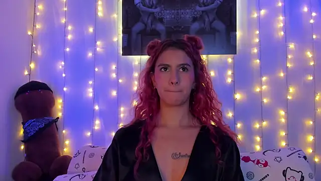 Sophiee Hill online show from December 28, 2024, 1:17 pm