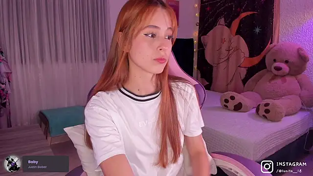 Snapshot of alice_guerin_ chatting on November 6, 2025, 4:35 am alice guerin online show from November 6, 2025, 4:35 am