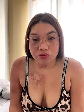 WhiteWomen online show from September 25, 2025, 8:23 pm