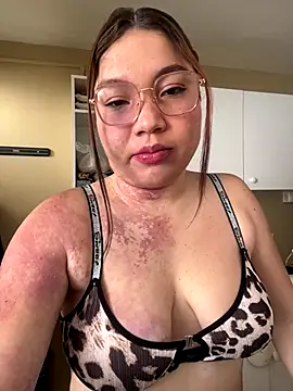 WhiteWomen online show from October 13, 2025, 3:23 pm