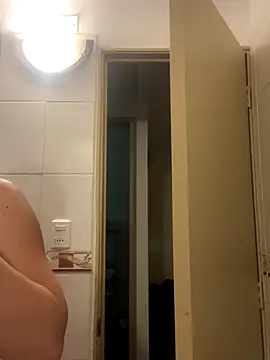 WhiteWomen online show from November 17, 2025, 11:21 pm