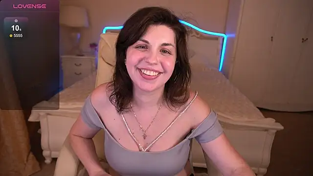 MirandaWong online show from March 17, 2025, 4:54 pm