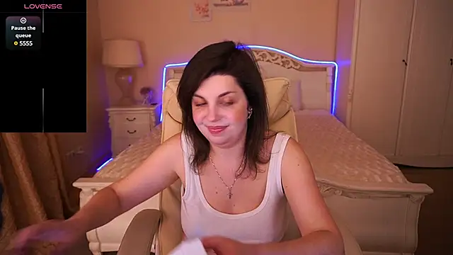 MirandaWong online show from March 22, 2025, 4:15 pm