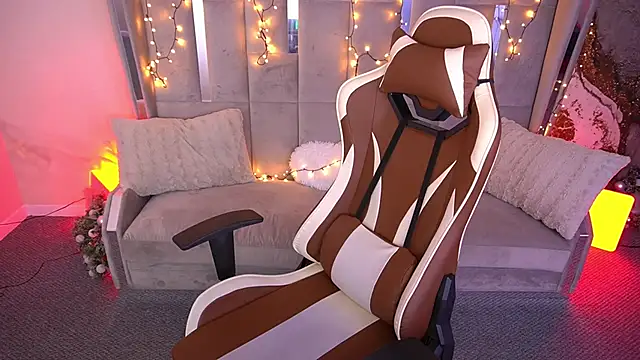 MirandaWong online show from February 11, 2026, 6:51 am