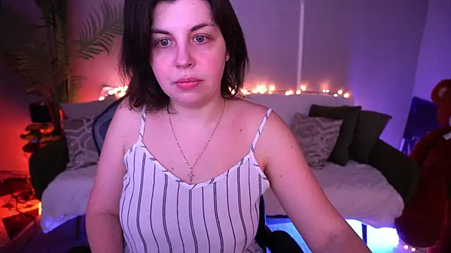 MirandaWong online show from April 12, 2026, 4:39 am