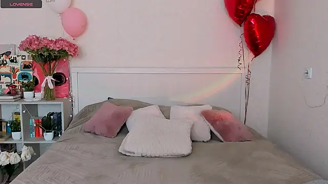 LittleKiitten online show from May 23, 2026, 2:32 pm