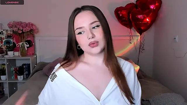 LittleKiitten online show from May 28, 2026, 2:47 pm