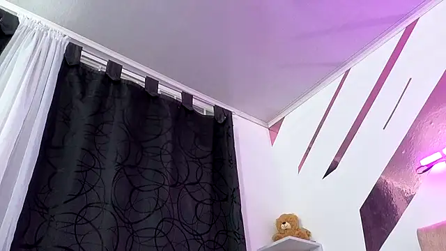 Kitten Hot  online show from October 29, 2025, 12:57 am