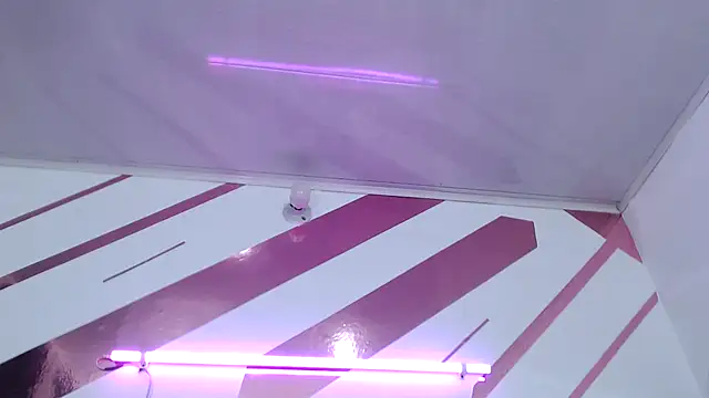 Kitten Hot  online show from February 20, 2026, 6:37 am