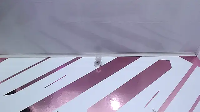 Kitten Hot  online show from March 5, 2026, 5:03 am