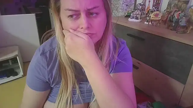 Snapshot of Meliss_Official9 chatting on December 14, 2025, 11:09 pm Meliss Official9 online show from December 14, 2025, 11:09 pm