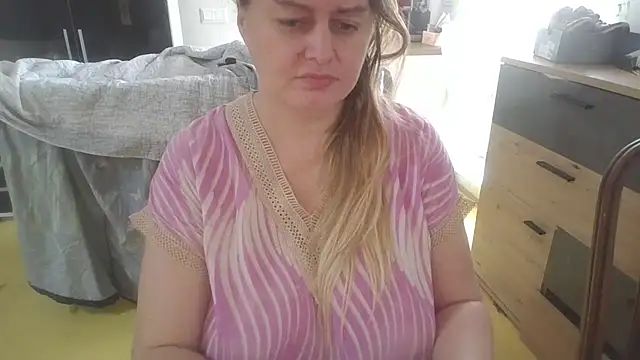 Snapshot of Meliss_Official9 chatting on February 7, 2026, 9:13 am Meliss Official9 online show from February 7, 2026, 9:13 am