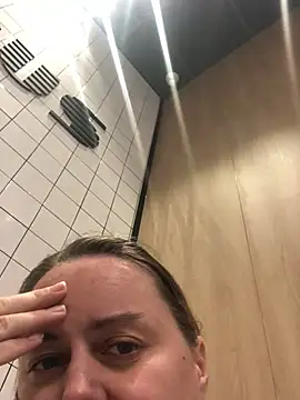 Snapshot of Meliss_Official9 chatting on February 11, 2026, 6:18 am Meliss Official9 online show from February 11, 2026, 6:18 am