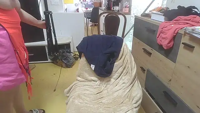 Snapshot of Meliss_Official9 chatting on February 15, 2026, 8:57 am Meliss Official9 online show from February 15, 2026, 8:57 am