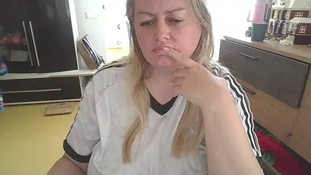 Meliss Official9 online show from June 16, 2026, 8:50 am