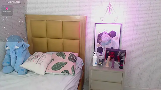 MAGNOLEROY online show from January 30, 2025, 10:19 pm