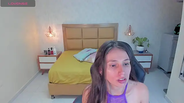 MAGNOLEROY online show from February 10, 2025, 7:38 pm