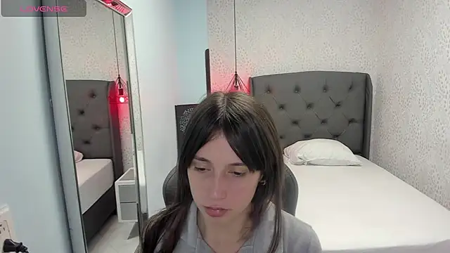 MAGNOLEROY online show from November 28, 2025, 12:30 pm