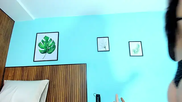 curvy rousi online show from March 5, 2025, 6:12 am