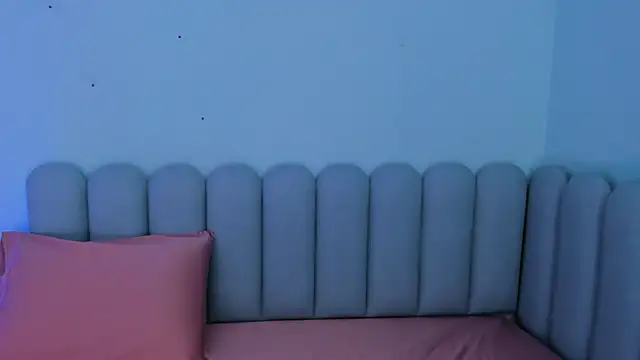 curvy rousi online show from November 23, 2025, 11:43 am