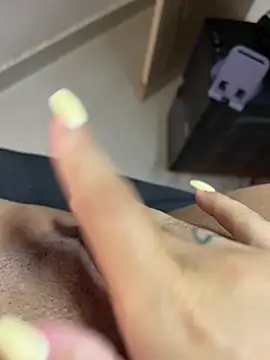 MARYADSUARD online show from April 17, 2026, 7:39 pm