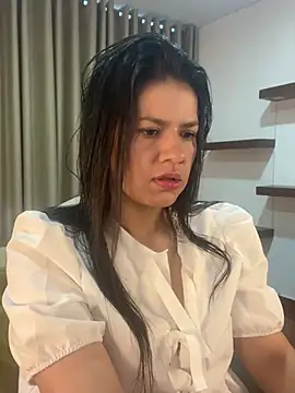 Alice Biel online show from December 26, 2024, 12:38 pm