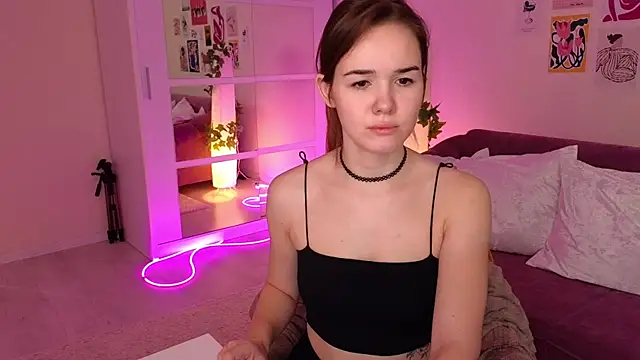 LindaRobertz online show from March 2, 2025, 9:10 am