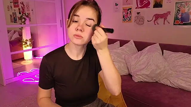 LindaRobertz online show from March 10, 2025, 6:05 am