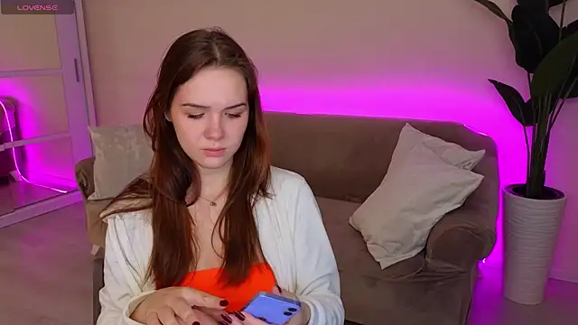 LindaRobertz online show from November 16, 2025, 10:04 pm