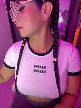 Hot beauty   online show from March 20, 2026, 3:44 am