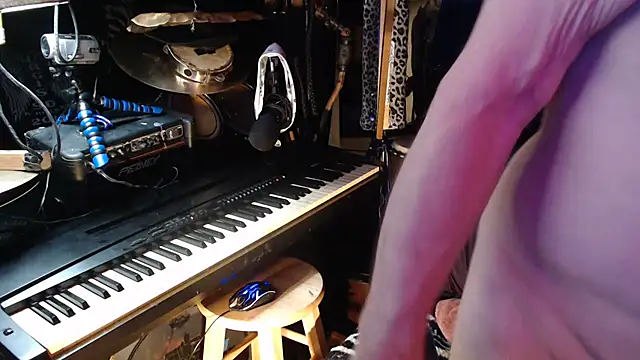 DREAMZ420 online show from October 13, 2025, 9:42 am