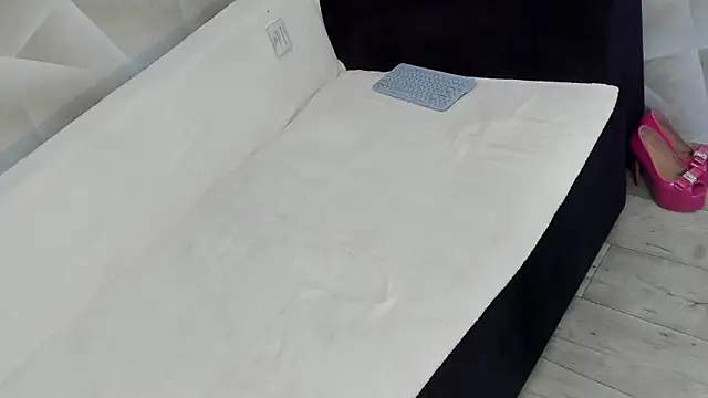 Sweet Lanaaaaa online show from September 30, 2025, 8:47 pm