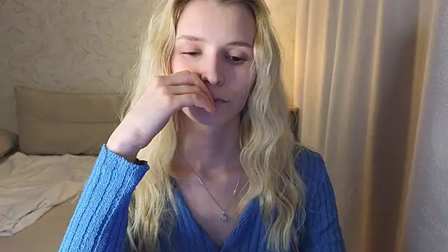 Snapshot of elsa_limerence chatting on April 17, 2026, 5:05 pm elsa limerence online show from April 17, 2026, 5:05 pm