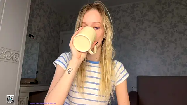 Evvie Summn1 online show from October 11, 2025, 12:47 pm