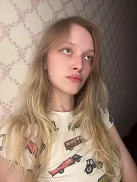 Evvie Summn1 online show from April 19, 2026, 2:38 pm