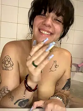 pircilla23 online show from September 14, 2025, 5:01 pm