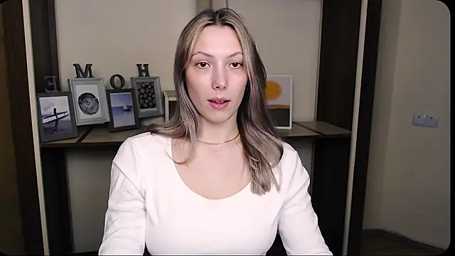 VanessaMay  online show from March 29, 2026, 4:40 pm